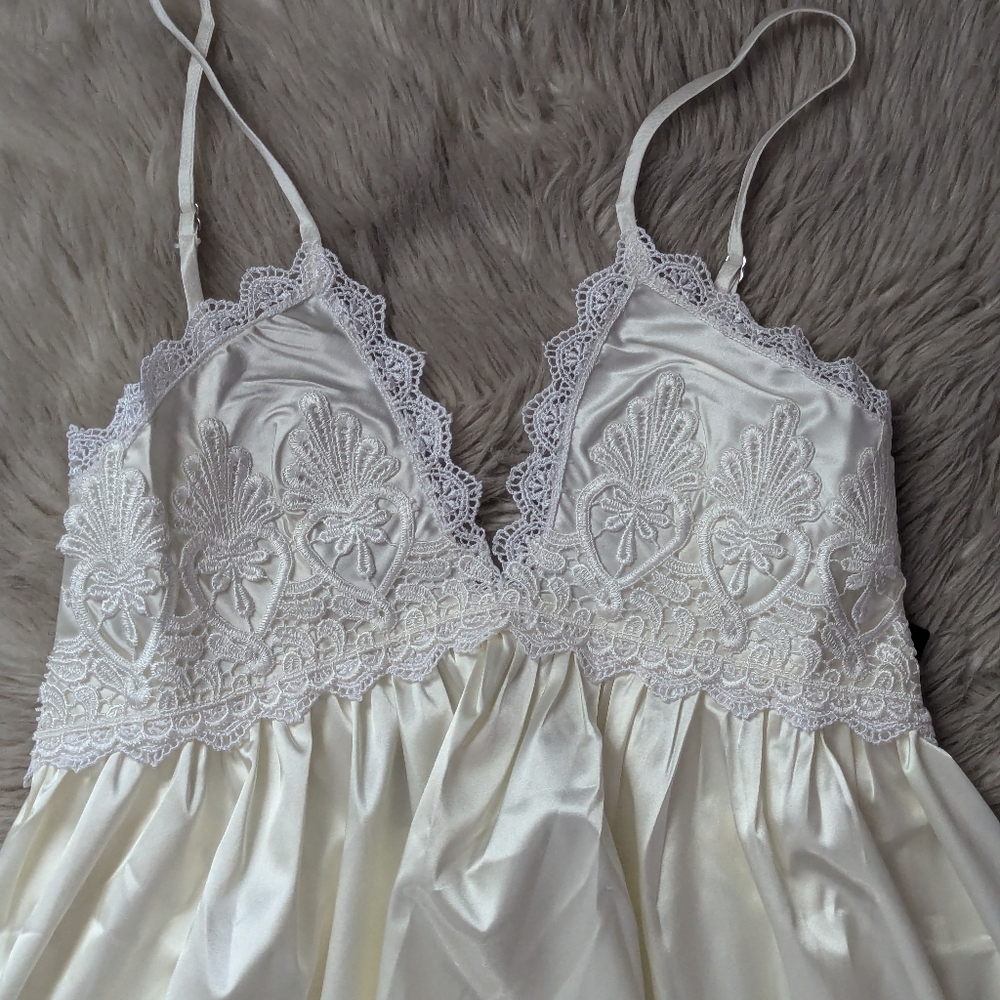 NWT Vanessa Mooney Jolene Dress in White Limited Edition - Picture 6 of 16